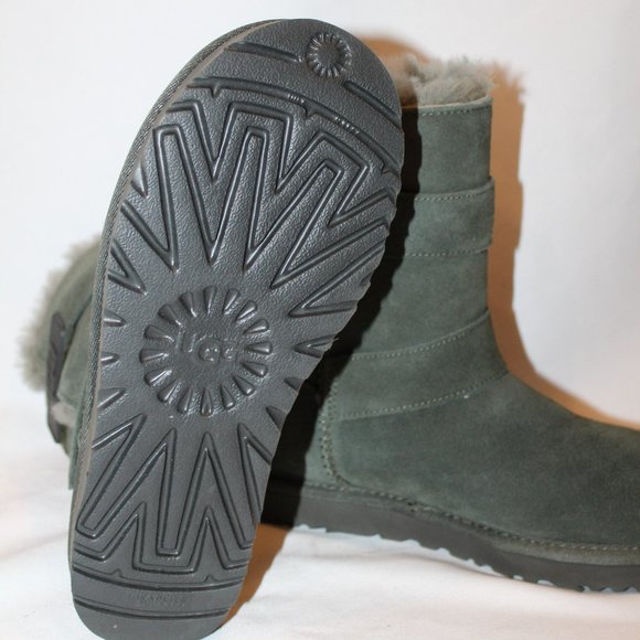 NEW UGG WOMEN'S CLASSIC‎ SHORT STRAP LOGO SUEDE SHEARLING LINED BOOTS FOREST - Picture 7 of 7